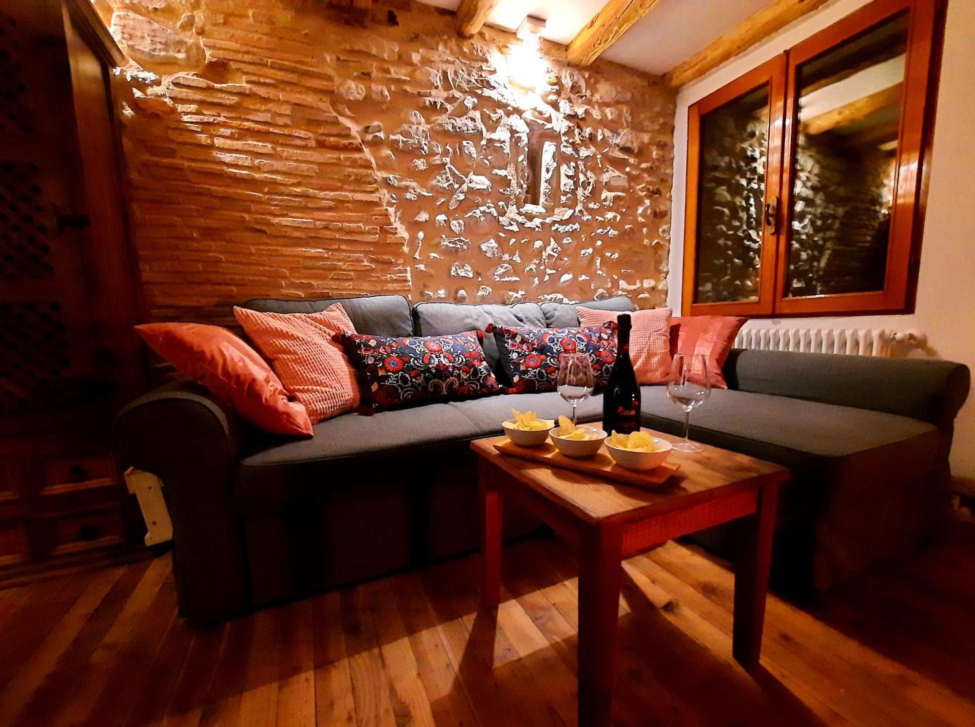 La Casa Rosa Di Segusino With Spa Jacuzzi In Garden Sequsino الغرفة الصورة